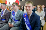Депутат Госдумы вручила аттестаты выпускникам Верхневолжья